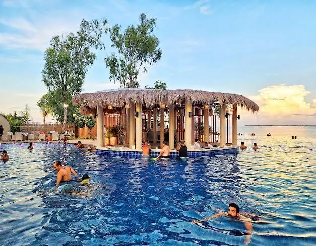 8 Newtown Boulevard Newtown Mactan Condumenium アパートホテル *